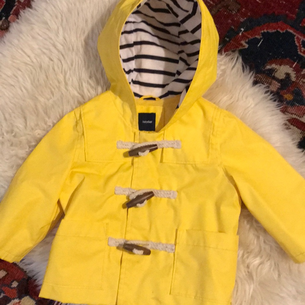 GUC Gap raincoat 6-12 months